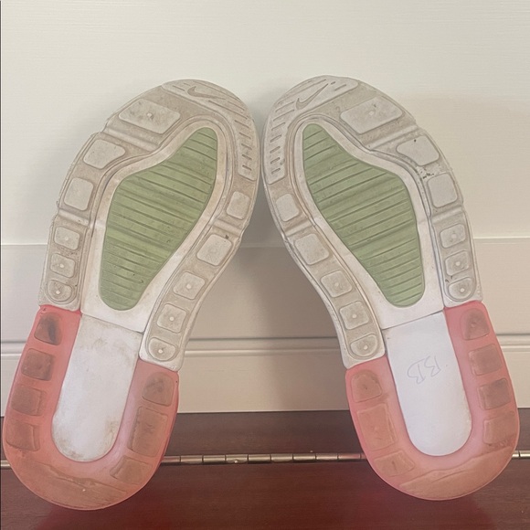 Nike Air Max 270 White with Pink Highlights - Picture 5 of 5
